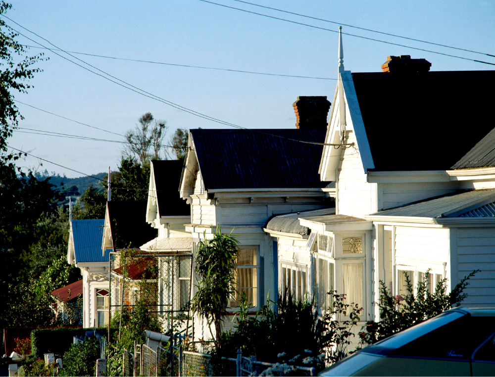 ビーチサイドのベンチ