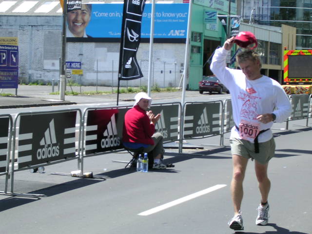 ゴールする選手