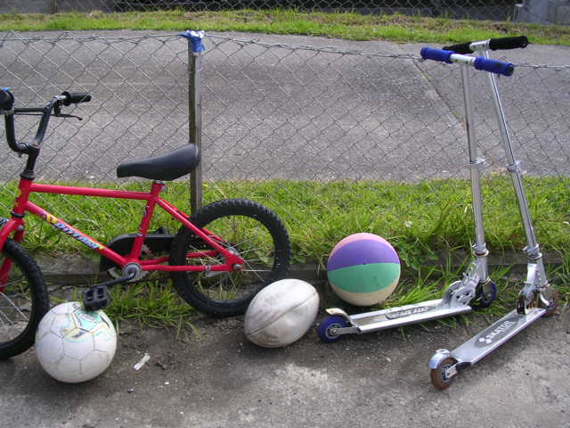 自転車とボールとキックスクーター