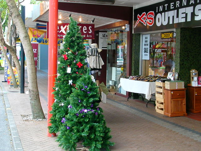 店先のクリスマスツリー