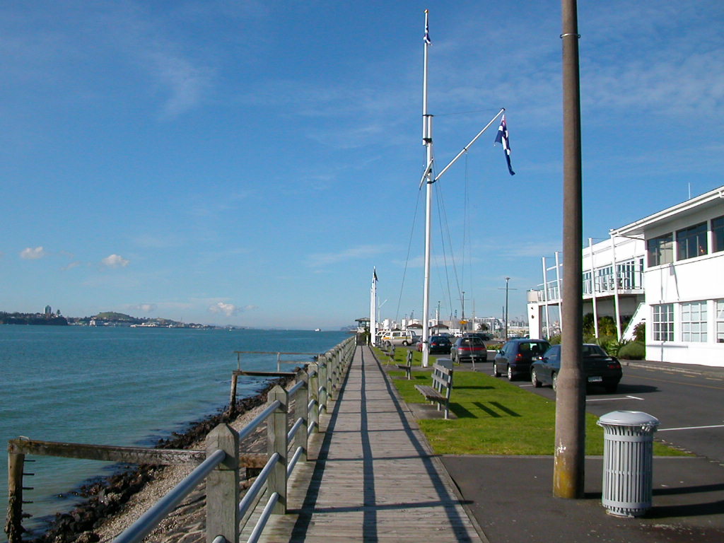 海沿いの遊歩道