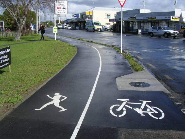 歩行者と自転車の専用道路