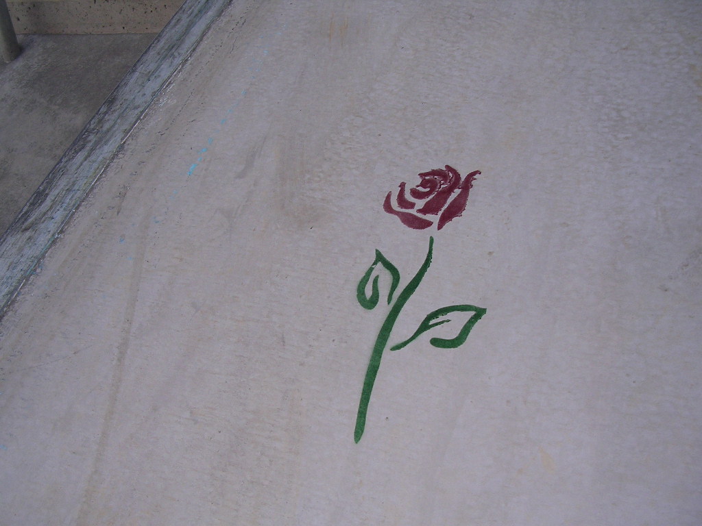 壁に描かれた薔薇の花のイラスト