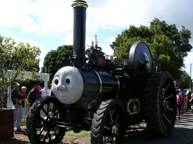 小型の蒸気機関車